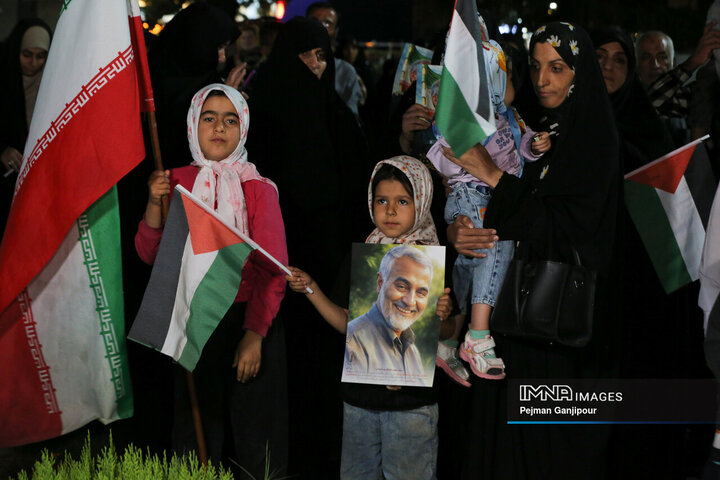 تجمع مردم اصفهان در حمایت از کاروان صمود