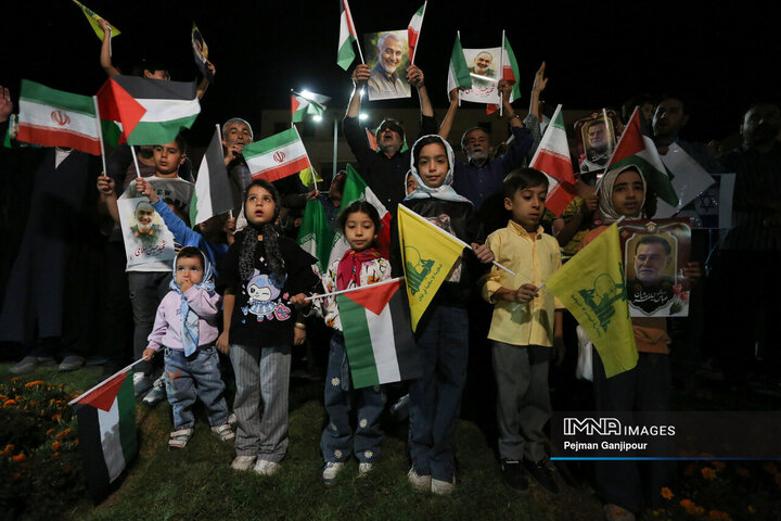 تجمع مردم اصفهان در حمایت از کاروان صمود