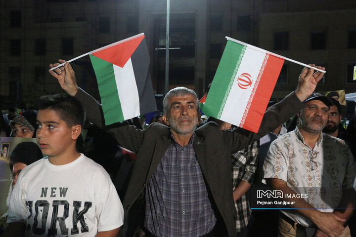 تجمع مردم اصفهان در حمایت از کاروان صمود