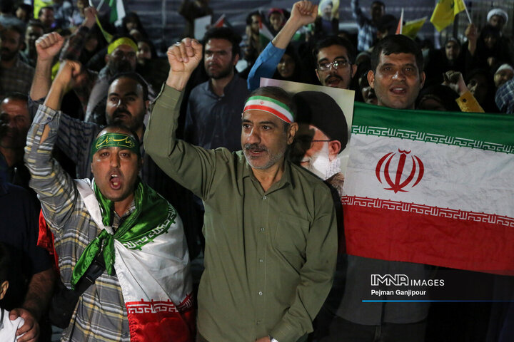 تجمع مردم اصفهان در حمایت از کاروان صمود