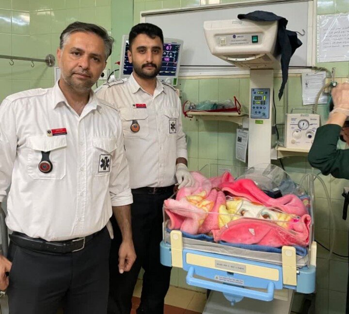 نوزاد عجول آملی در آمبولانس اورژانس ۱۱۵ متولد شد