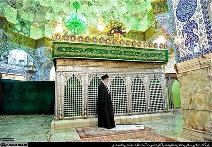 دستخط رهبر انقلاب در دفتر یادبود حرم حضرت معصومه(س) منتشر شد