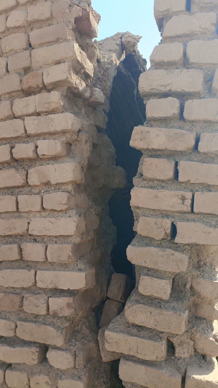 زلزله اصفهان چه خساراتی داشت؟ / ایجاد ترک در بنای ساختمانها و ابنیه تاریخی + عکس