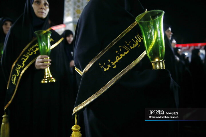 آیین شمع‌گردانی شام غریبان حضرت معصومه (س)