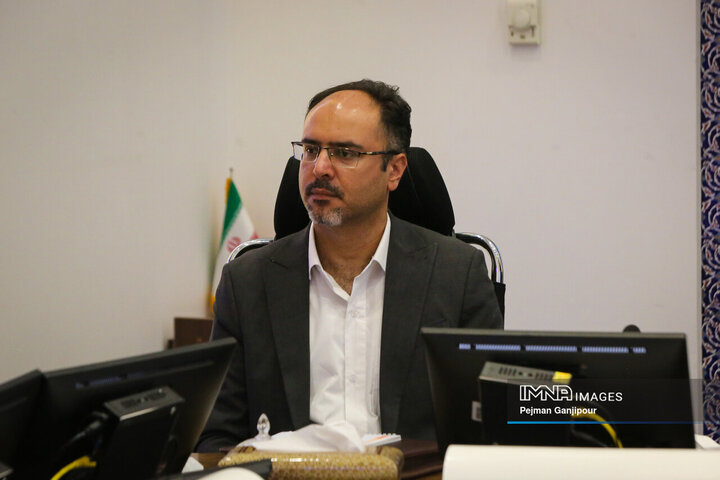 نشست هم‌اندیشی نخبگان و استعدادهای برتر با شهردار اصفهان