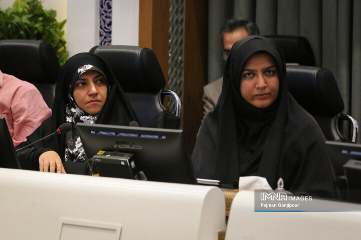 نشست هم‌اندیشی نخبگان و استعدادهای برتر با شهردار اصفهان