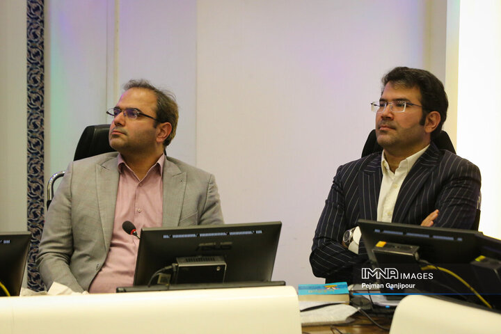 نشست هم‌اندیشی نخبگان و استعدادهای برتر با شهردار اصفهان