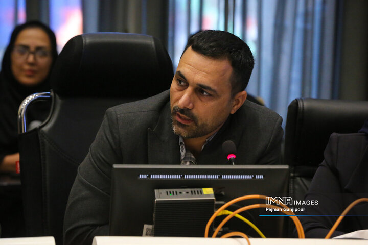 نشست هم‌اندیشی نخبگان و استعدادهای برتر با شهردار اصفهان