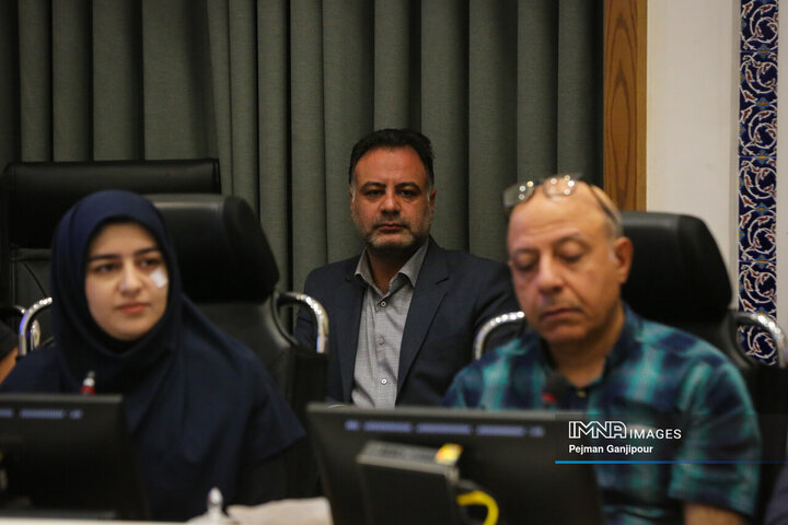 نشست هم‌اندیشی نخبگان و استعدادهای برتر با شهردار اصفهان