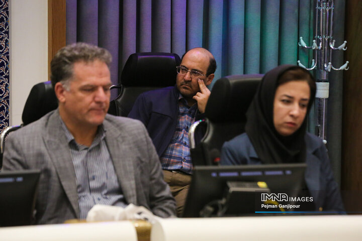 نشست هم‌اندیشی نخبگان و استعدادهای برتر با شهردار اصفهان