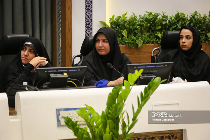 نشست هم‌اندیشی نخبگان و استعدادهای برتر با شهردار اصفهان