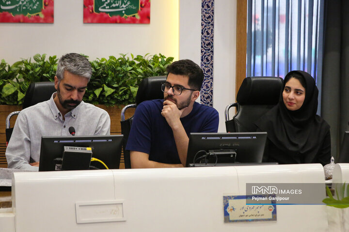 نشست هم‌اندیشی نخبگان و استعدادهای برتر با شهردار اصفهان