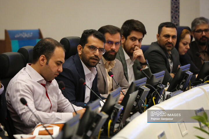 نشست هم‌اندیشی نخبگان و استعدادهای برتر با شهردار اصفهان