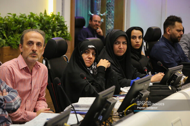 نشست هم‌اندیشی نخبگان و استعدادهای برتر با شهردار اصفهان