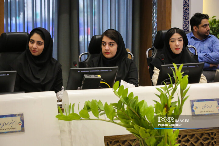 نشست هم‌اندیشی نخبگان و استعدادهای برتر با شهردار اصفهان