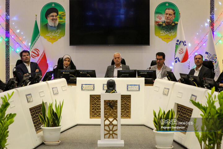 نشست هم‌اندیشی نخبگان و استعدادهای برتر با شهردار اصفهان