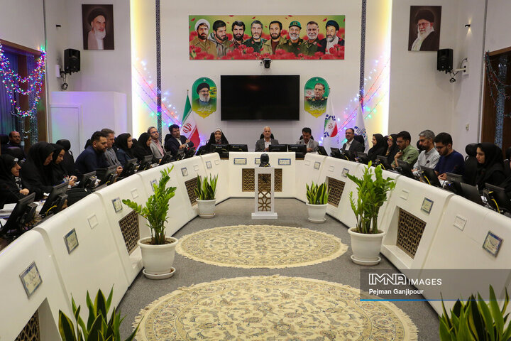 نشست هم‌اندیشی نخبگان و استعدادهای برتر با شهردار اصفهان