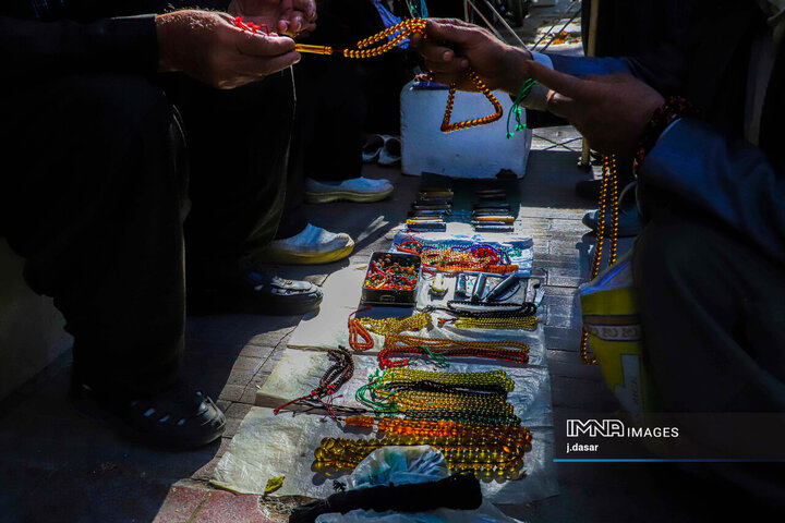 بازار تسبیح‌های قدیمی کردستان