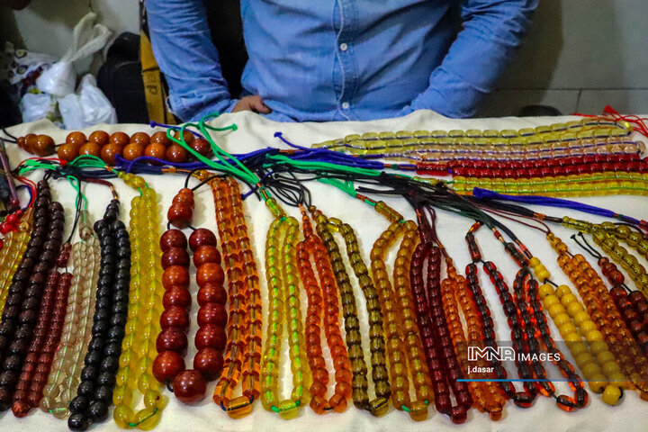 بازار تسبیح‌های قدیمی کردستان