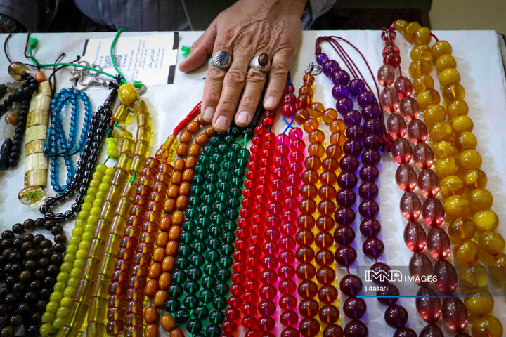 بازار تسبیح‌های قدیمی کردستان