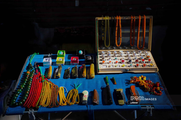 بازار تسبیح‌های قدیمی کردستان