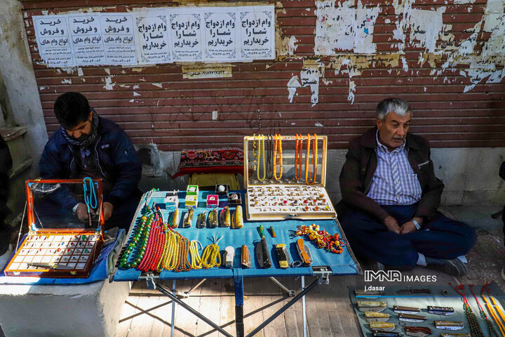 بازار تسبیح‌های قدیمی کردستان