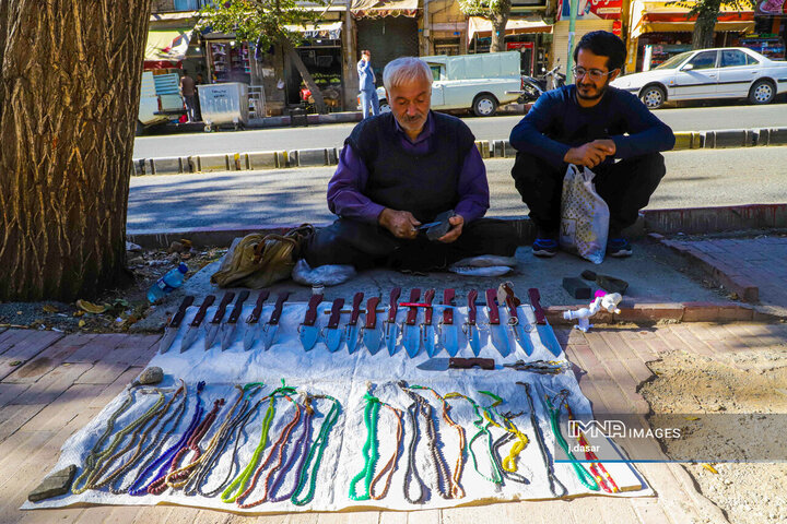 بازار تسبیح‌های قدیمی کردستان