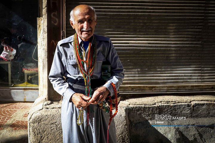 بازار تسبیح‌های قدیمی کردستان