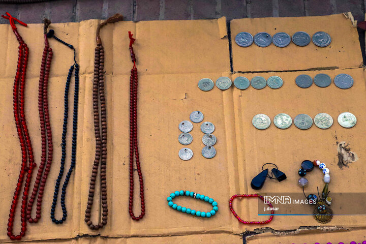 بازار تسبیح‌های قدیمی کردستان