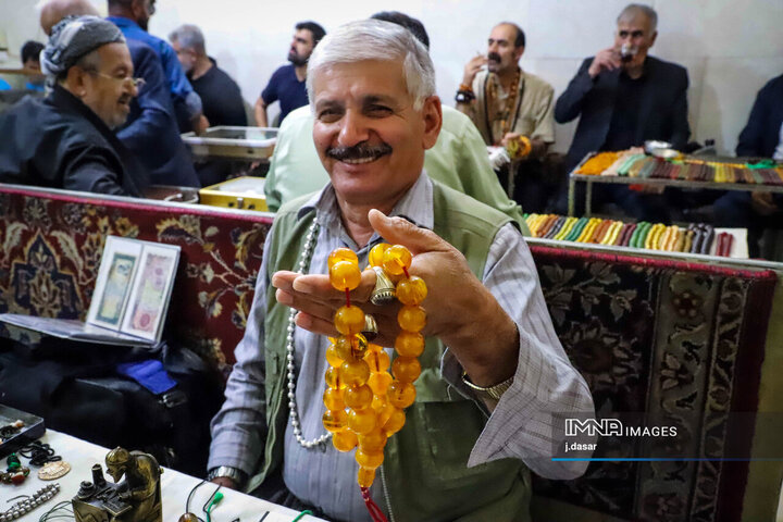 بازار تسبیح‌های قدیمی کردستان