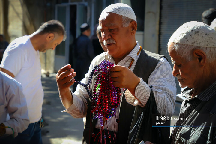 بازار تسبیح‌های قدیمی کردستان