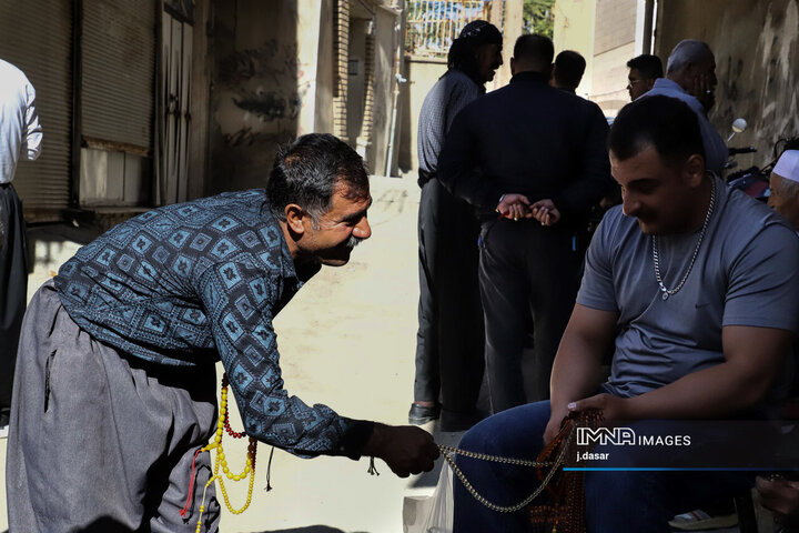 بازار تسبیح‌های قدیمی کردستان