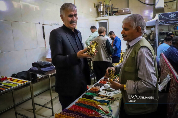 بازار تسبیح‌های قدیمی کردستان