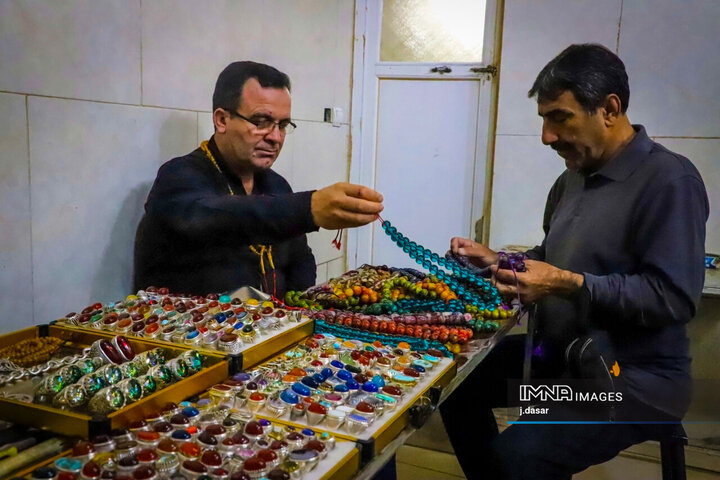 بازار تسبیح‌های قدیمی کردستان