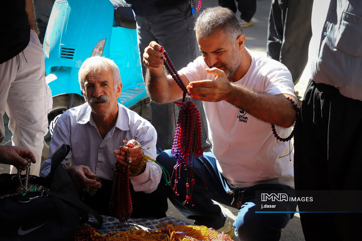 بازار تسبیح‌های قدیمی کردستان