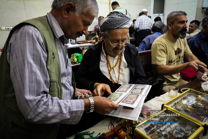 بازار تسبیح‌های قدیمی کردستان