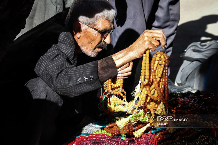 بازار تسبیح‌های قدیمی کردستان