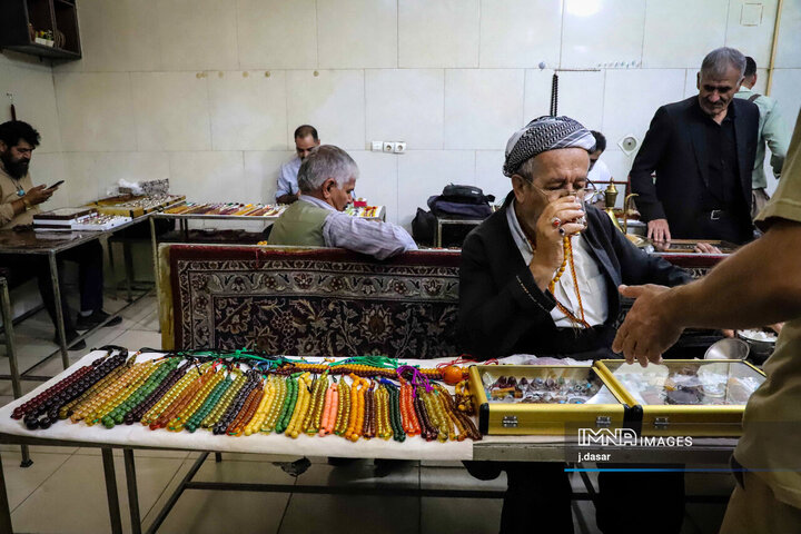 بازار تسبیح‌های قدیمی کردستان