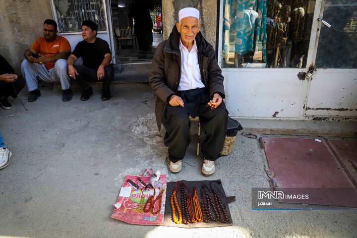 بازار تسبیح‌های قدیمی کردستان