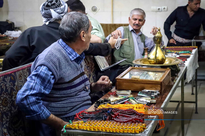 بازار تسبیح‌های قدیمی کردستان