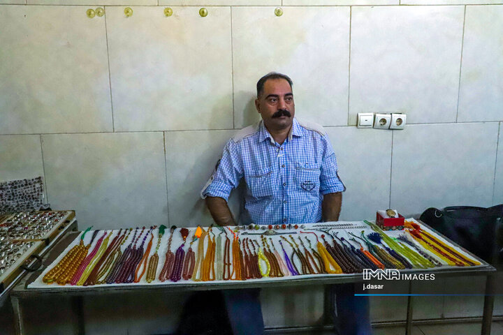 بازار تسبیح‌های قدیمی کردستان