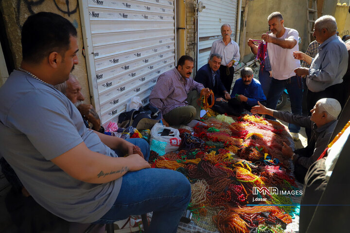 بازار تسبیح‌های قدیمی کردستان