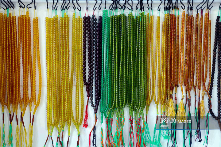 بازار تسبیح‌های قدیمی کردستان