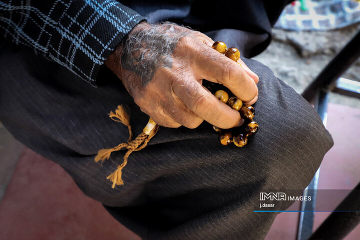 بازار تسبیح‌های قدیمی کردستان