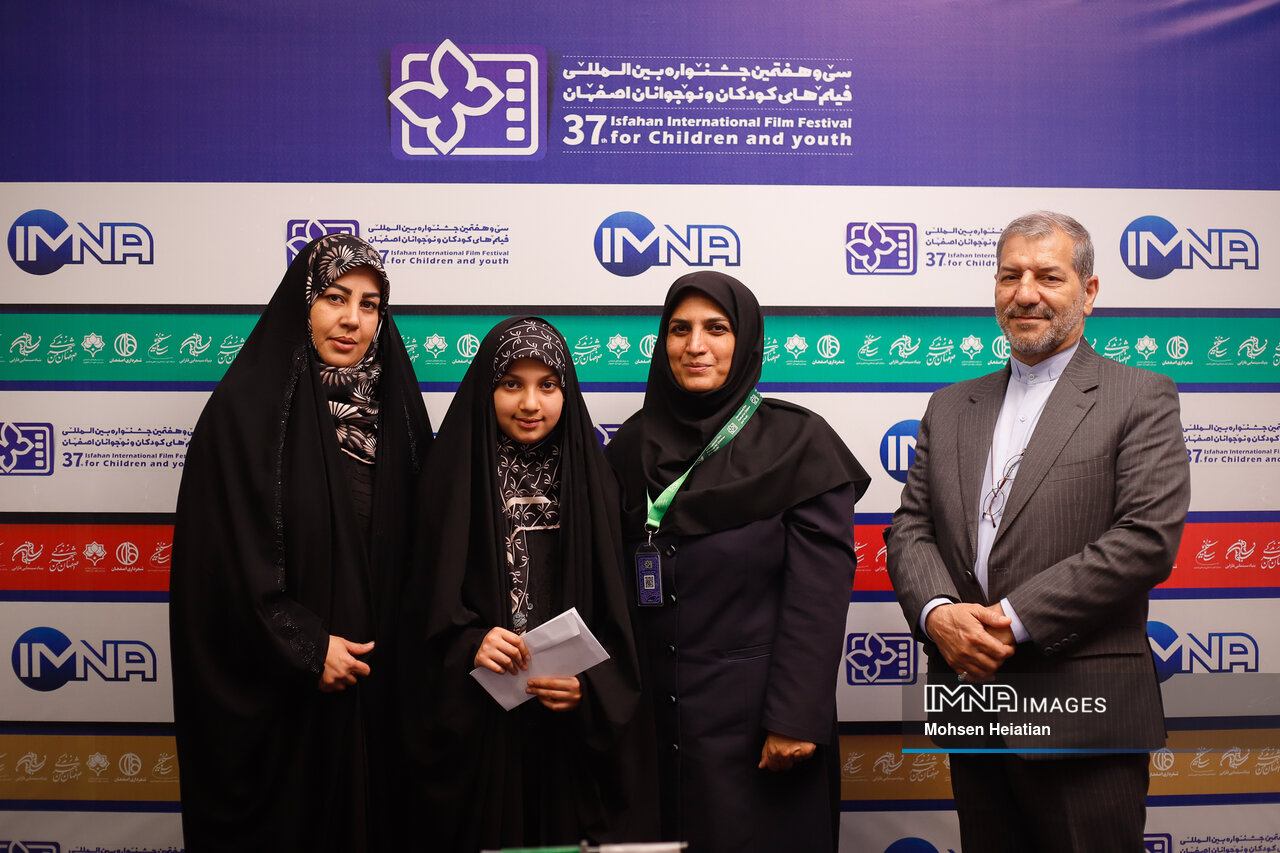 کودکانی که در میان ویرانی لبخند زدند؛ روایت مقاومت و امید