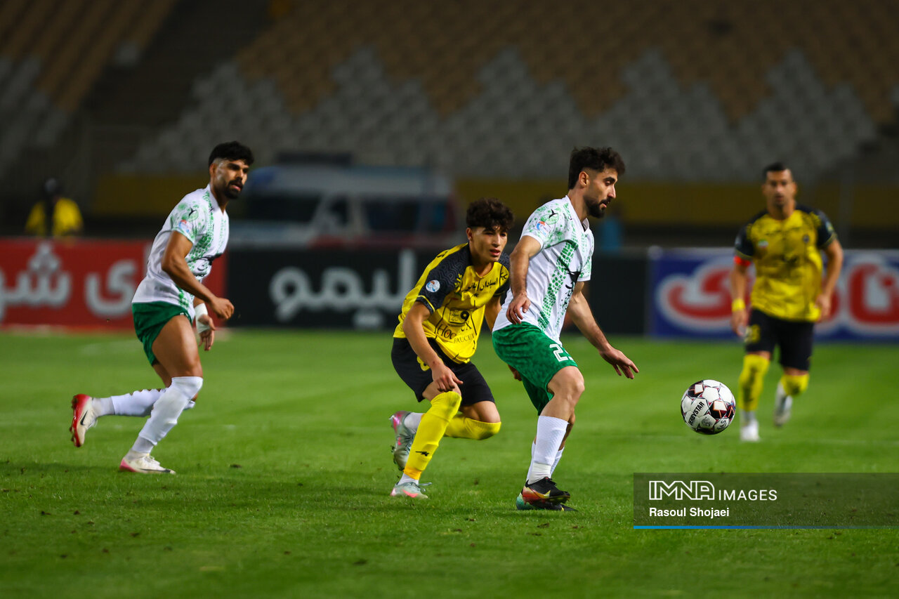 مطمئن هستم از تمدید قرارداد پشیمان نمیشوم/ کجا بهتر از سپاهان؟