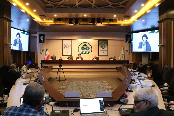 هشدار عضو شورای شهر شیراز درباره تصرف پیاده‌روها و خیابان‌ها