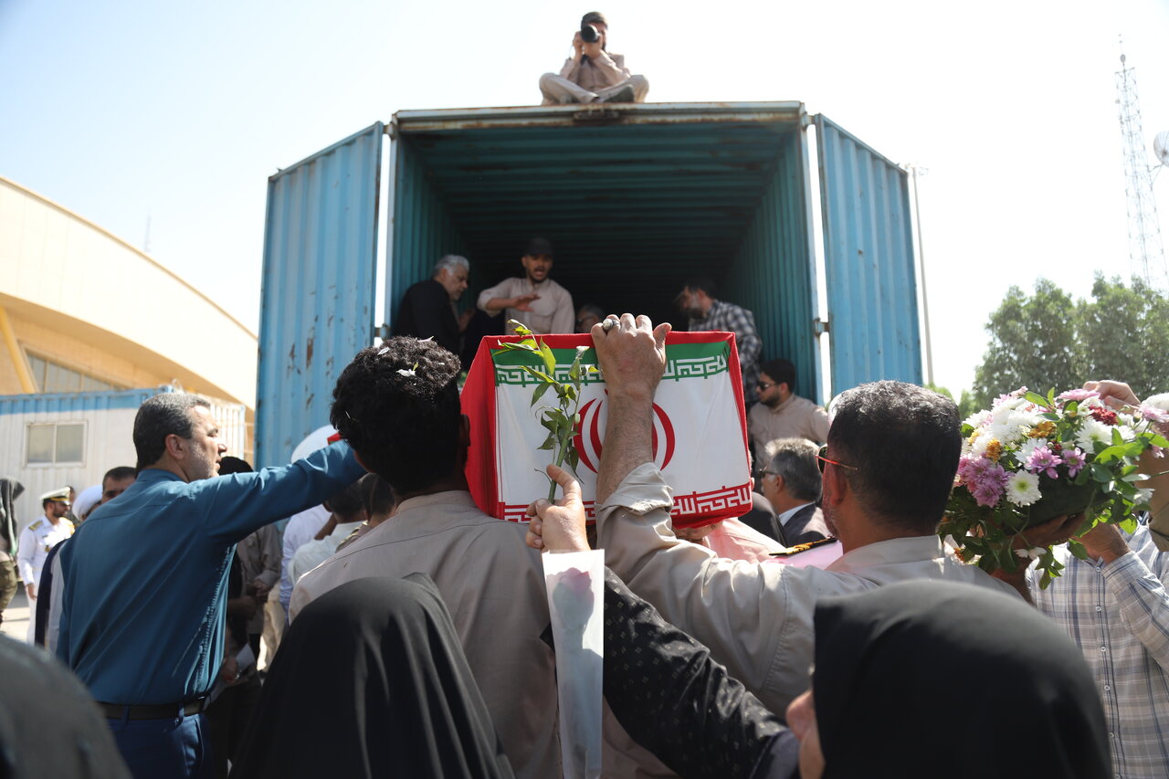 پیکر پاک ۴۴ شهید دوران دفاع مقدس وارد کشور شد