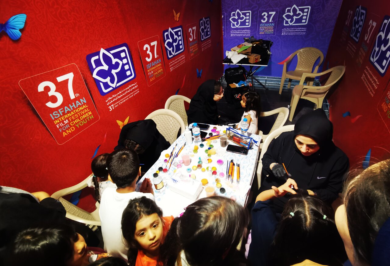 روایتی از شب لبخندها در اصفهان