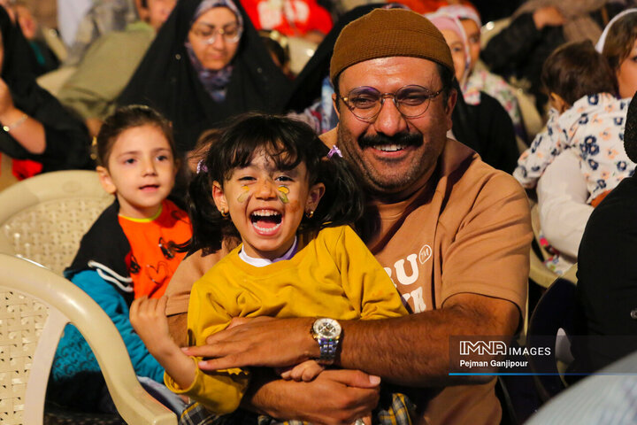 روایتی از شب لبخندها در اصفهان